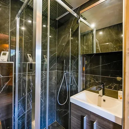 Somptueux Baron Vue.jaccuzi.4 Mn A Pied Au Centre Chalet *